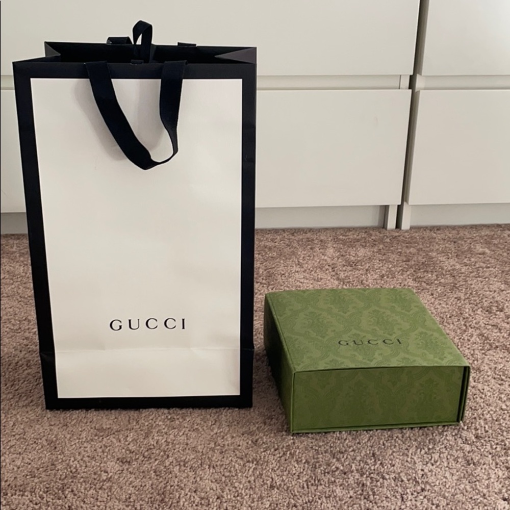 Gucci shopping bag and box